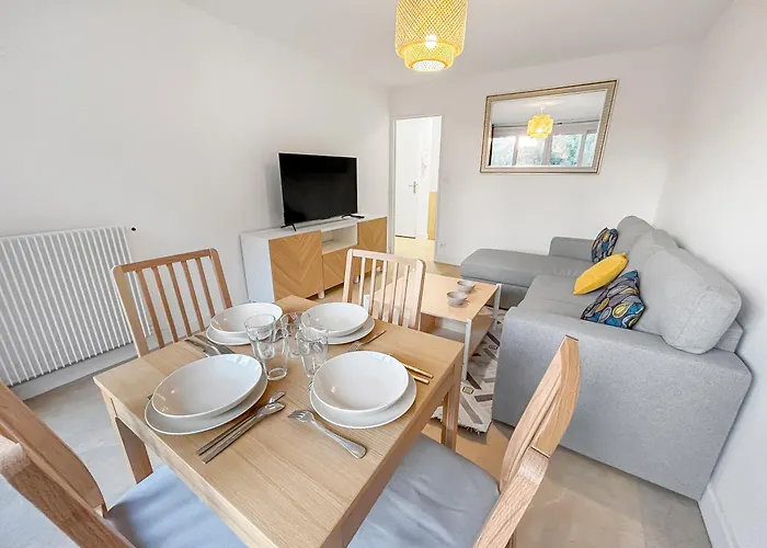 Balcon Lumineux Et Cuisine Equipee