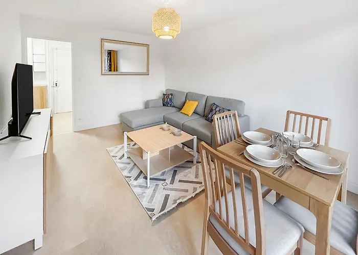 Balcon Lumineux Et Cuisine Equipee
