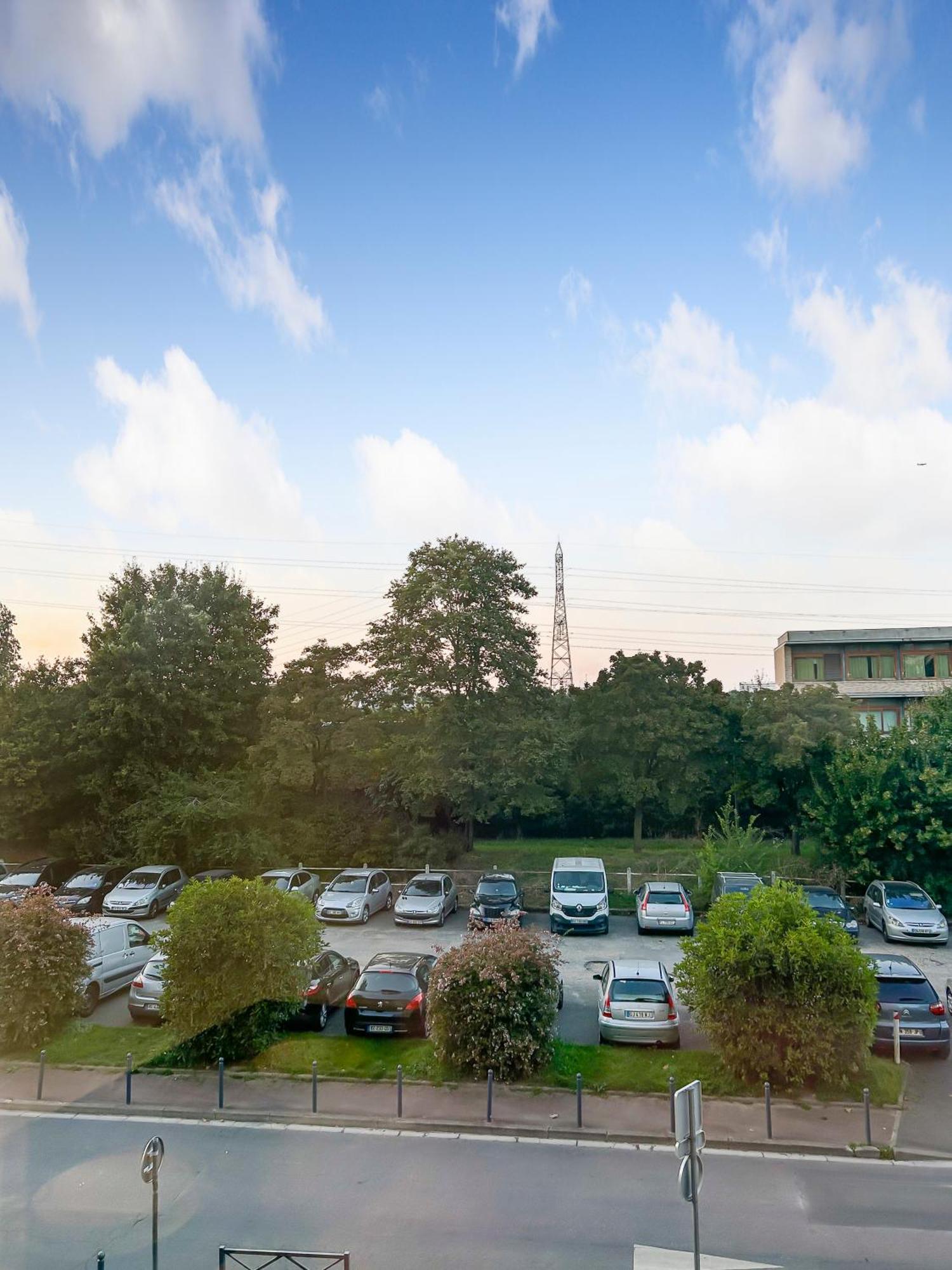 Balcon Lumineux Et Cuisine Equipee Apartamento