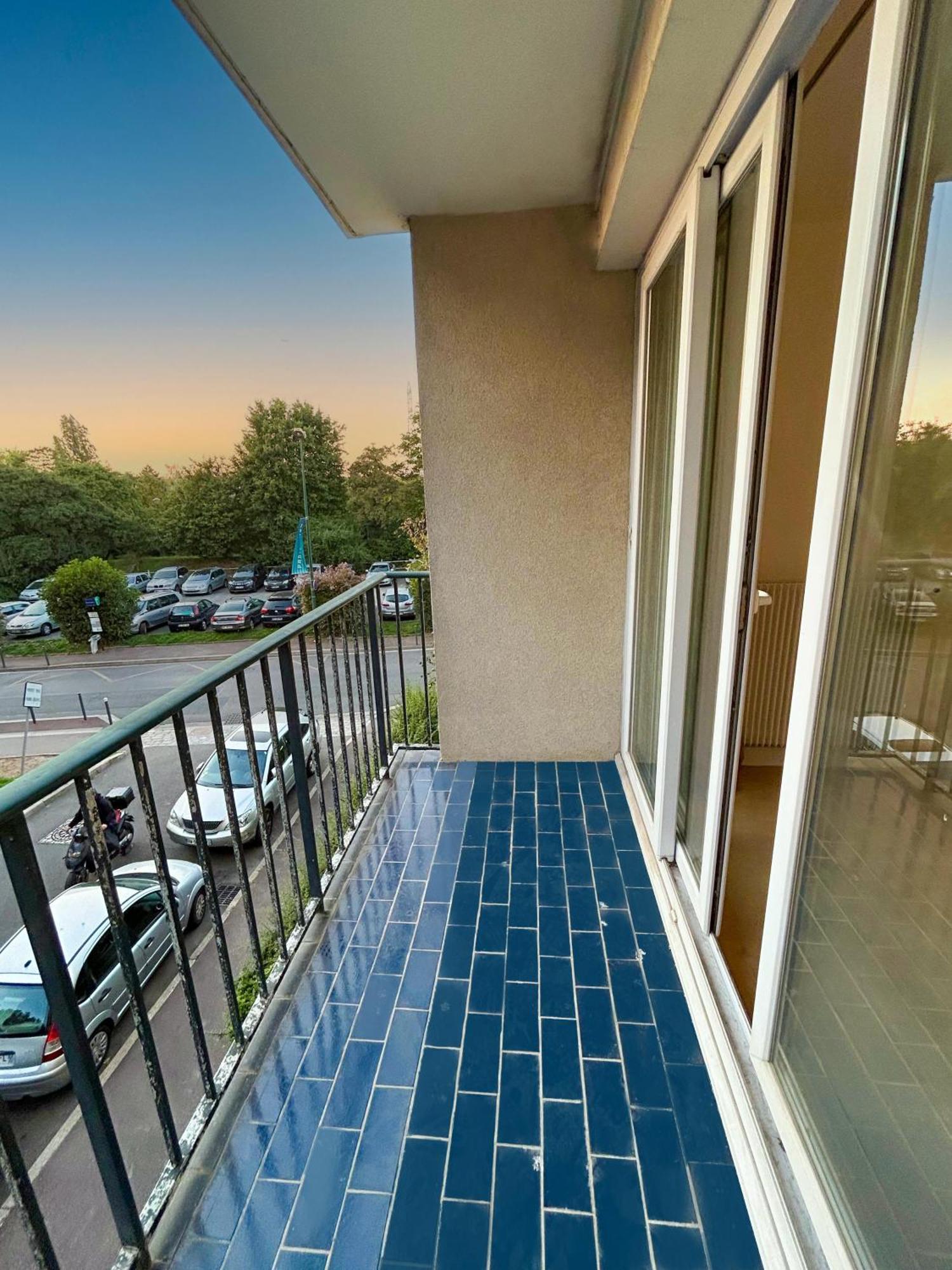Apartment Balcon Lumineux Et Cuisine Equipee