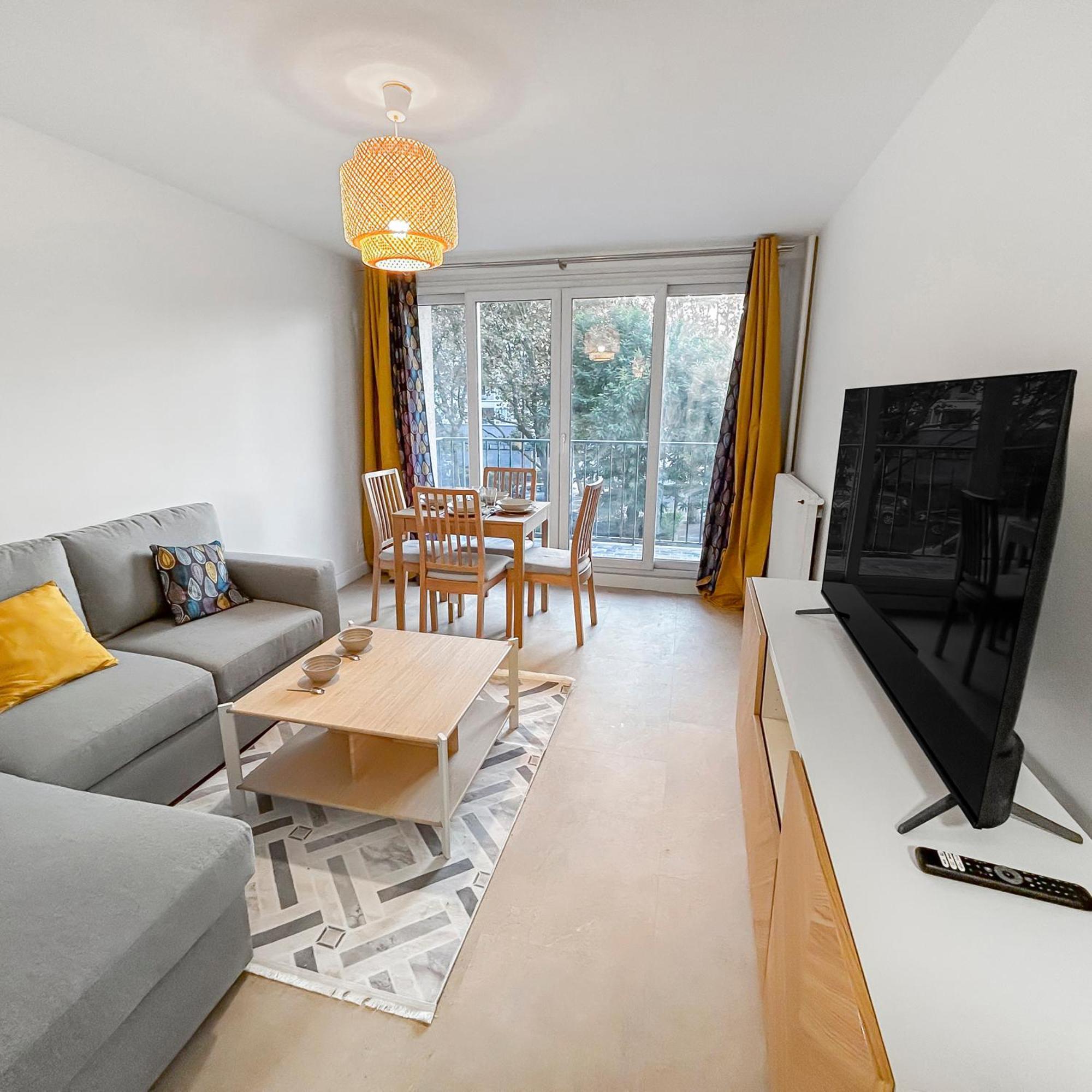 Balcon Lumineux Et Cuisine Equipee * Villeneuve-la-Garenne
